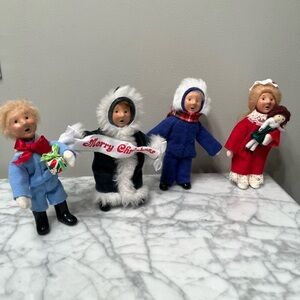 Byers Choice Carolers kids 1992.  Good condition.